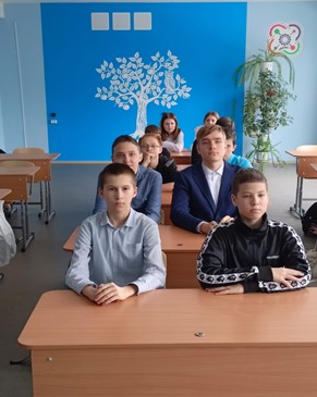 12 декабря 2024 года на базе детского технопарка «Кванториум» МОУ «СОШ №7» г. Железногорска Курской области состоялось внеклассное занятие по естественно-научной направленности «Определение скорости и ускорения» для школьников 8 классов.